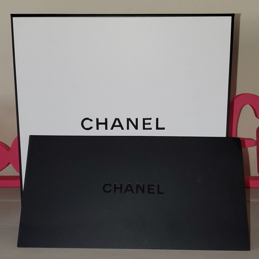 Chanel gift box